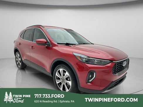 Used 2023 Ford Escape Platinum w/ Premium Technology Package AWD/4WD image 1