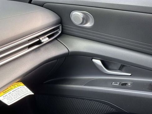 Used 2023 Hyundai Elantra SEL image 25