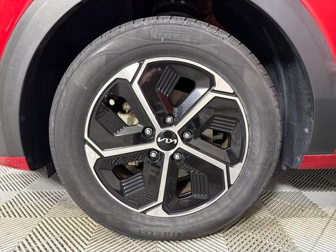 Used 2023 Kia Niro LX image 21