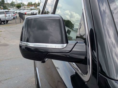 Used 2019 Cadillac Escalade Luxury RWD image 11