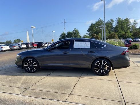 Used 2023 Honda Accord Touring image 7