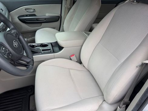 Used 2021 Kia Sedona LX FWD image 9