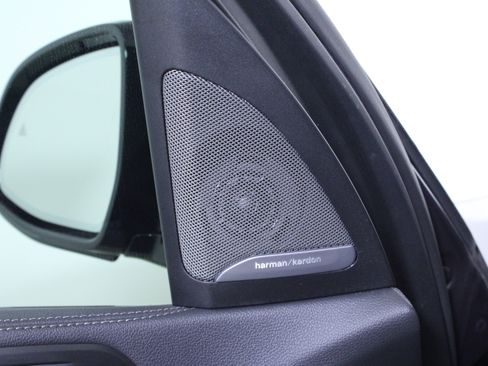 Used 2022 BMW X7 M50i image 23