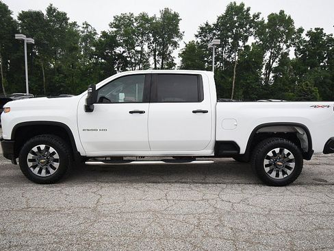 Used 2022 Chevrolet Silverado 2500 Custom AWD/4WD image 4