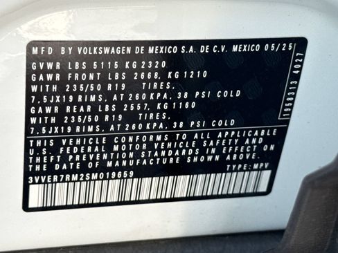 Certified 2025 Volkswagen Tiguan SE AWD/4WD image 29