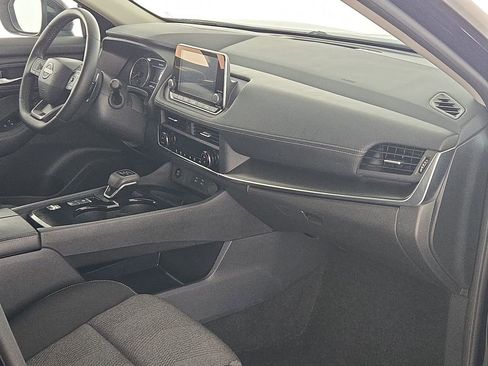 Used 2025 Nissan Rogue SV FWD image 34