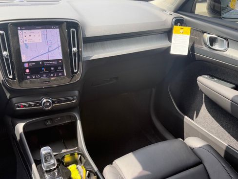 New 2026 Volvo XC40 B5 Ultra w/ Protection Package Premier image 11