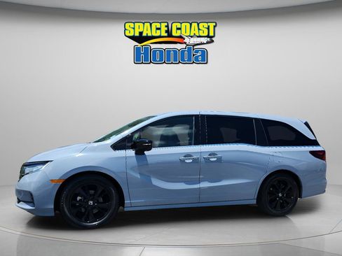 Used 2023 Honda Odyssey Sport image 3