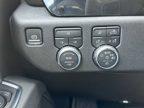 New 2025 GMC Sierra 2500 SLE image 32