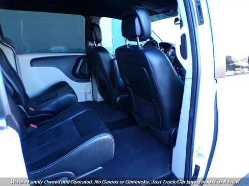 Used 2020 Dodge Grand Caravan SXT image 24