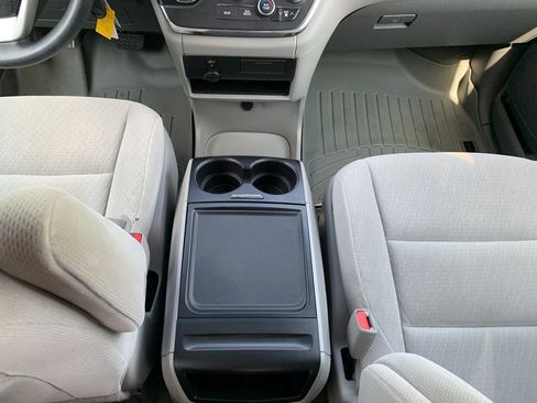 Used 2016 Toyota Sienna LE FWD image 18