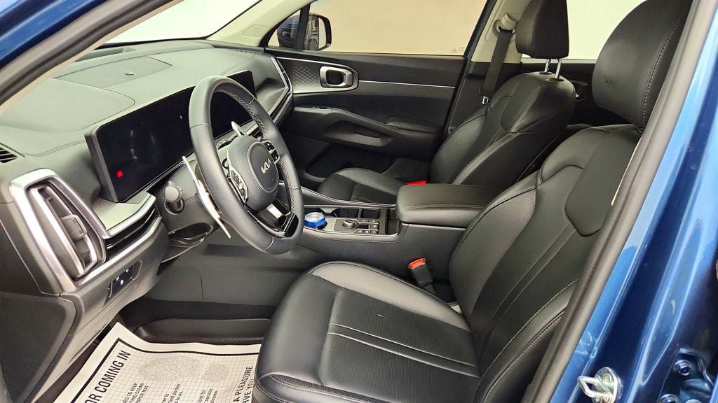 Used 2025 Kia Sorento EX AWD/4WD image 38