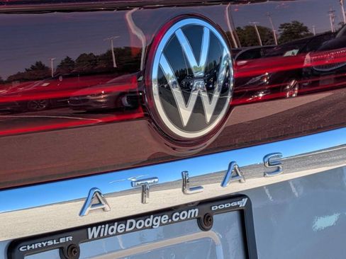Used 2024 Volkswagen Atlas SE AWD/4WD image 11