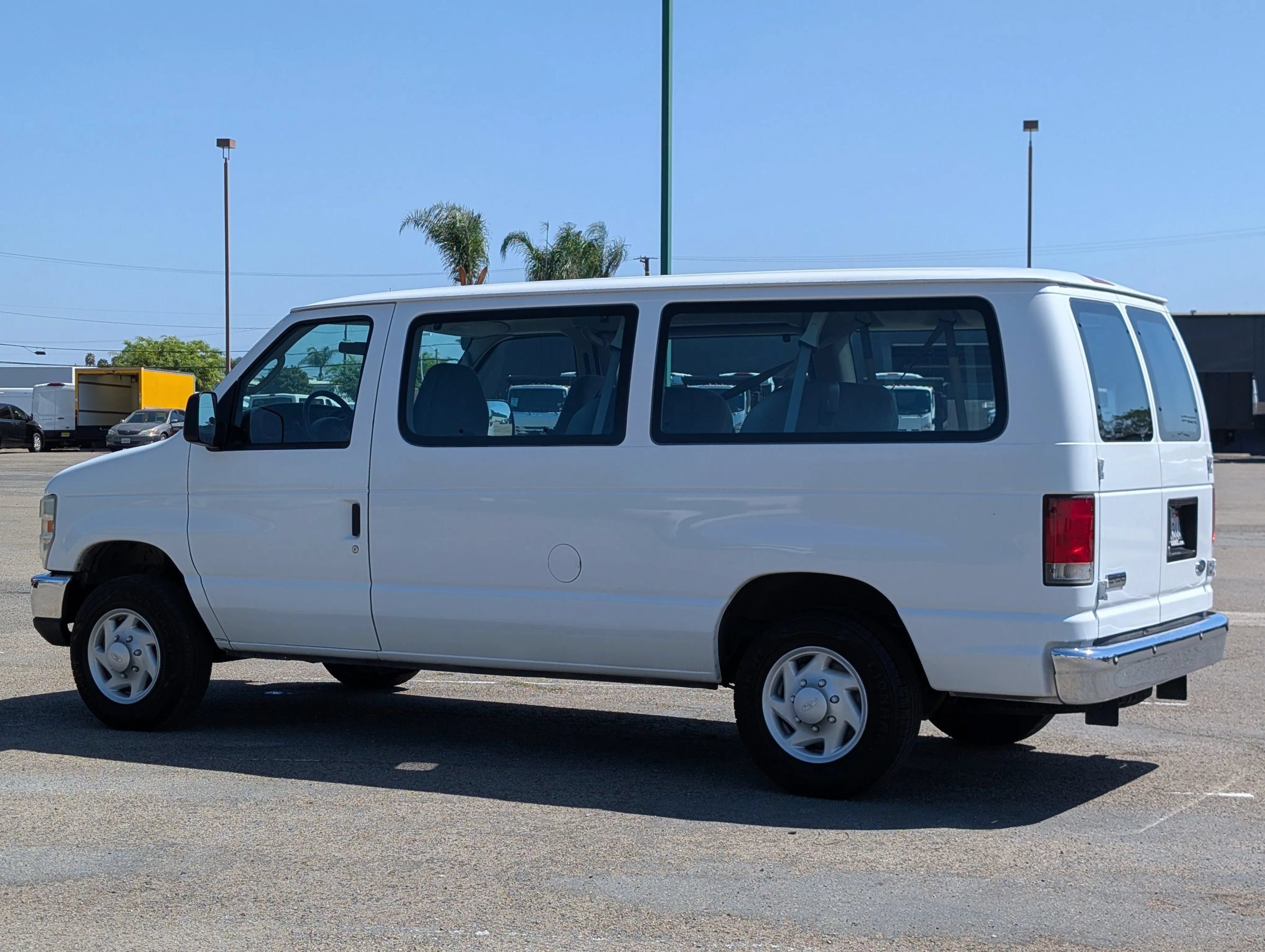 Used 2008 Ford E-150 and Econoline 150 Wagon RWD image 5