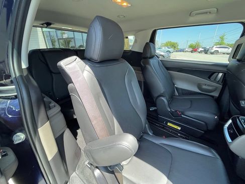 Certified 2025 Kia Carnival FWD image 29