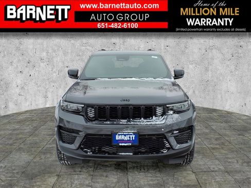 New 2025 Jeep Grand Cherokee Altitude image 9