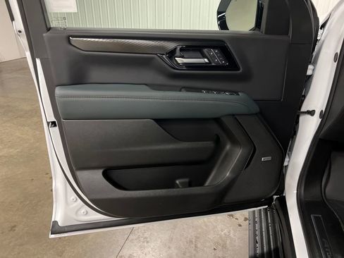 New 2026 GMC Yukon XL AT4 AWD/4WD image 15
