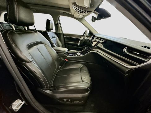 Used 2023 Jeep Grand Cherokee 4WD 4xe w/ Luxury Tech Group II image 34