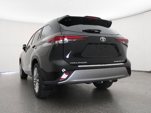 New 2026 Toyota Highlander Platinum image 22