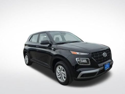 Used 2025 Hyundai Venue SE FWD image 3