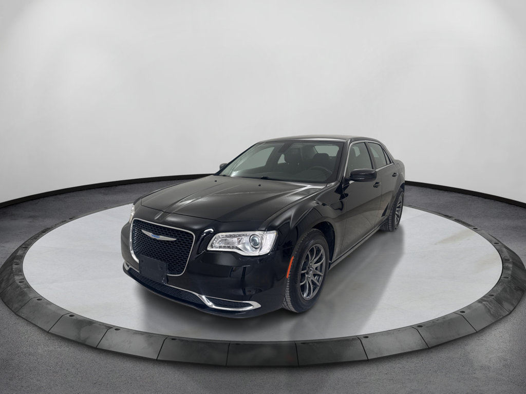 Used 2018 Chrysler 300 Touring RWD image 1