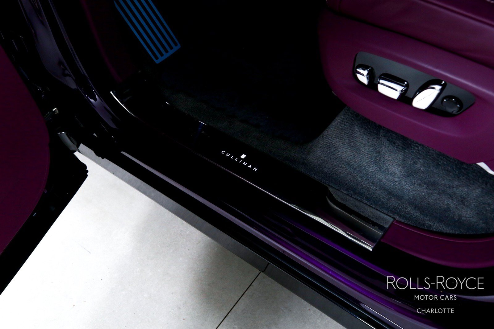 Certified 2025 Rolls-Royce Cullinan AWD/4WD image 17