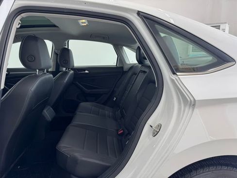 Used 2024 Volkswagen Jetta SE image 18