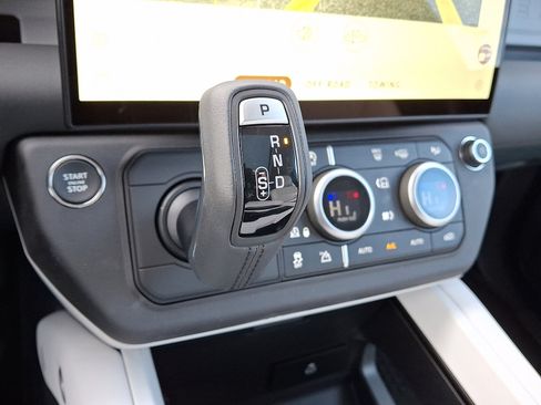 New 2026 Land Rover Defender 110 X-Dynamic SE image 11