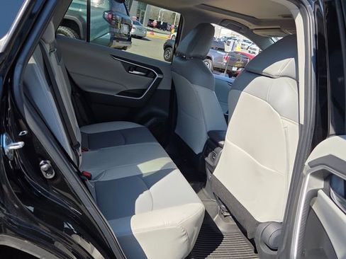 Used 2023 Toyota RAV4 XLE Premium image 14
