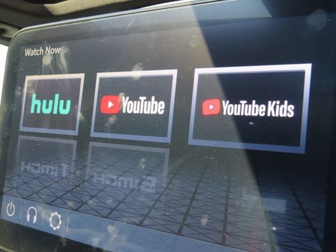 Used 2024 GMC Yukon XL Denali w/ Advanced Technology Package AWD/4WD image 29