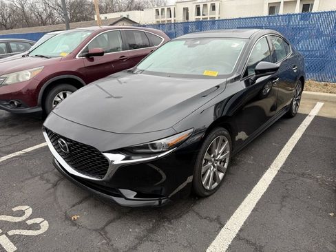 Used 2020 MAZDA MAZDA3 Premium image 3