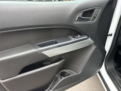 Used 2022 Chevrolet Colorado LT w/ Fleet Safety Package RWD image 18