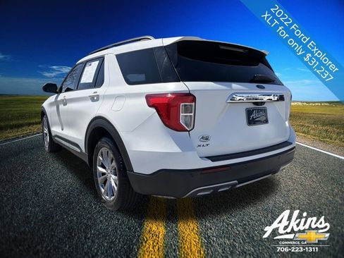 Used 2022 Ford Explorer XLT w/ Equipment Group 202A image 10