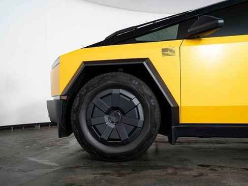 Used 2025 Tesla Cybertruck AWD Crew Cab image 11