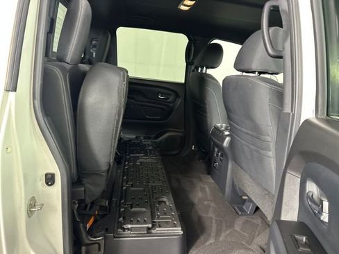 Used 2018 Nissan Titan XD image 27