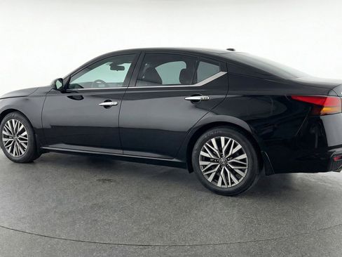 Used 2025 Nissan Altima 2.5 SV image 6