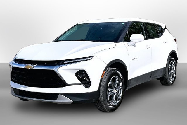 Used 2025 Chevrolet Blazer LT FWD image 3