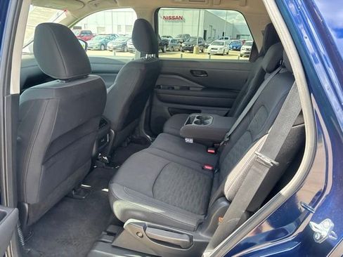 Used 2025 Nissan Pathfinder SV FWD image 9