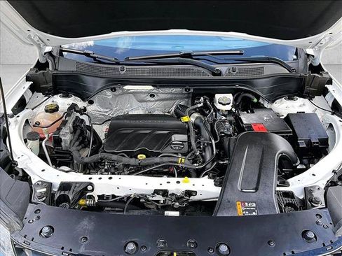 Used 2024 Chevrolet Trax RS FWD image 11