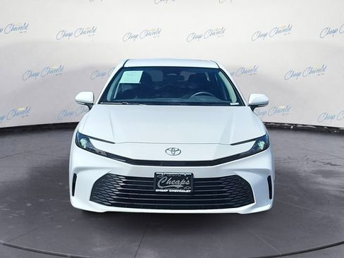 Used 2025 Toyota Camry LE image 8