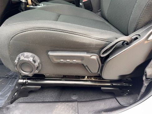 Used 2022 Jeep Wrangler Unlimited Sport image 27