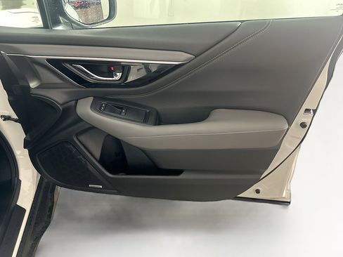 Used 2025 Subaru Outback Onyx Edition AWD/4WD image 31