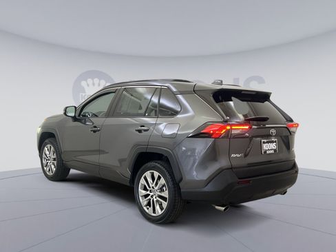 Used 2022 Toyota RAV4 XLE Premium image 4