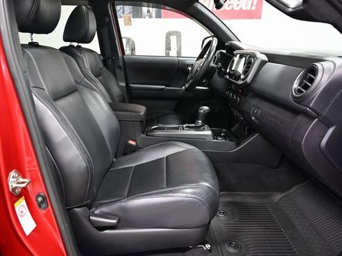 Used 2018 Toyota Tacoma TRD Off-Road image 12