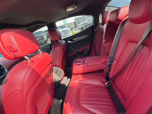 Used 2018 Maserati Ghibli S RWD image 15