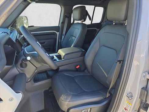 New 2026 Land Rover Defender 130 X-Dynamic SE image 15