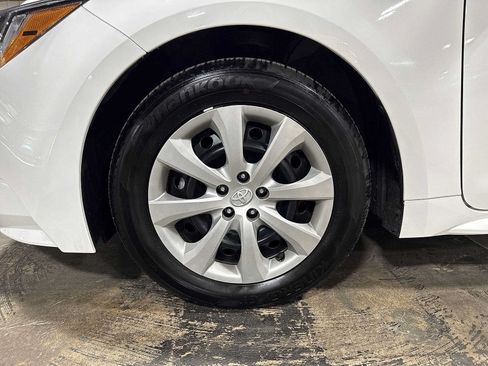 Used 2025 Toyota Corolla LE FWD image 10