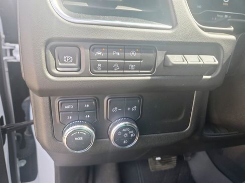 Used 2024 GMC Yukon AT4 w/ Technology Package AWD/4WD image 20