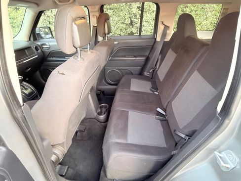 Used 2014 Jeep Patriot Latitude AWD/4WD image 11