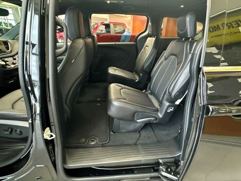 New 2027 Chrysler Pacifica Select AWD/4WD image 12